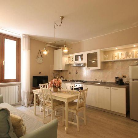 Apartament Violetta Maison, Elegante E Romantica A Salo' Zewnętrze zdjęcie