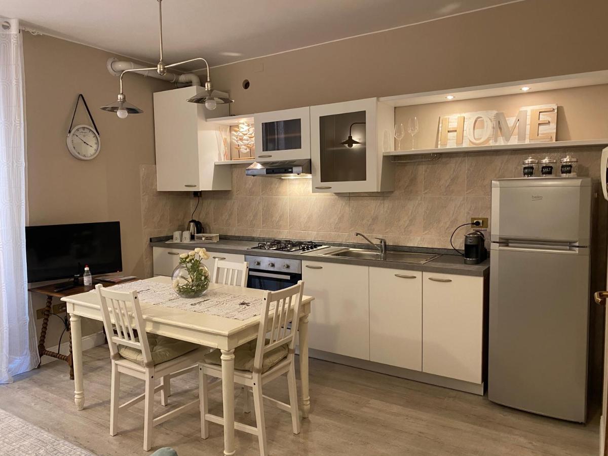 Apartament Violetta Maison, Elegante E Romantica A Salo' Zewnętrze zdjęcie